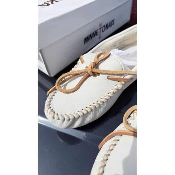 Minnetonka Moccasins Womens 5.5 Off White Leather Classic Moc 691S - Picture 4 of 8